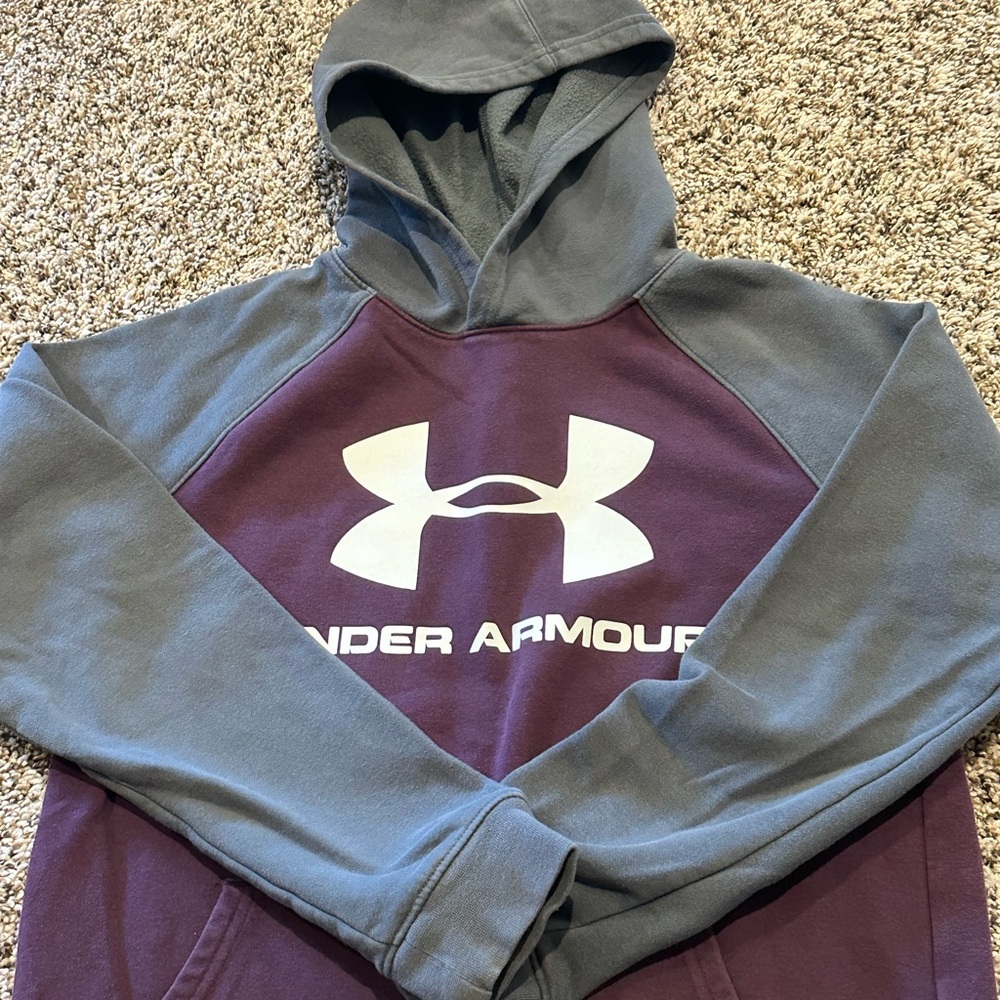 Under Armor sweatshirt